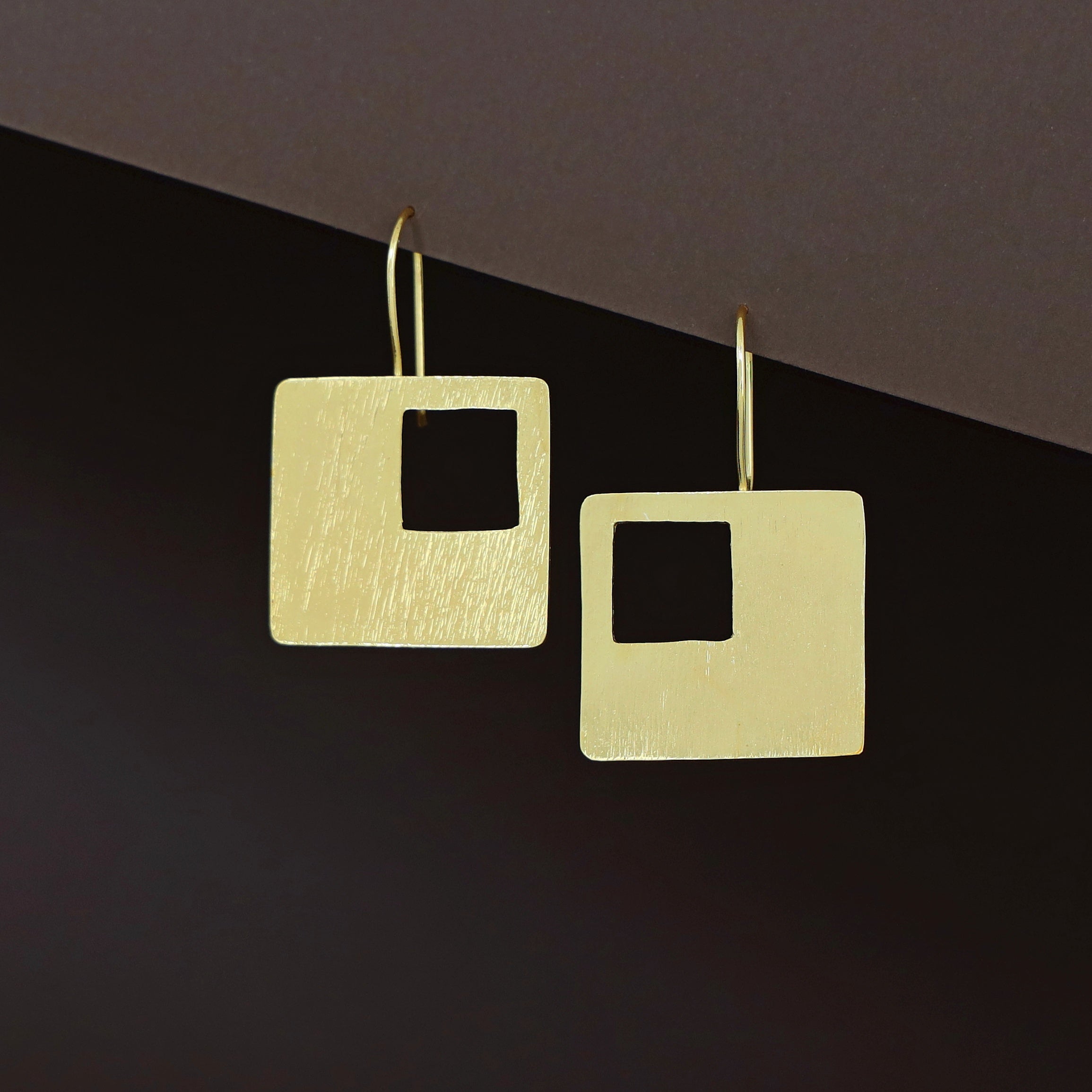 Golden Square Drop – Alcuras